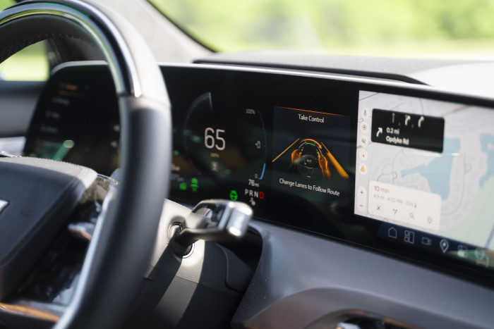 Die Batterie-Kapazität liegt bei 91 kWh beträgt, was nach WLTP 460 km bedeutet. (Bild: Cadillac)